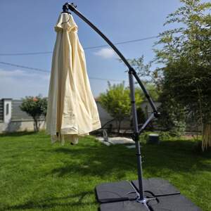 Umbrelă-de-grădină-tip-Clopot-Ø3-m-cu-manivelă-umbră-elegantă-într-o-singură-mișcare