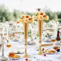 Vază-metalică-luxoasă-pentru-flori-tip-Trumpet-56-cm-înălțime-set-de-2-bucăți-culoare-aurie