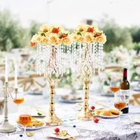 Vază-metalică-luxoasă-pentru-flori-cu-cristale-55-cm-înălțime-set-de-2-bucăți-culoare-aurie