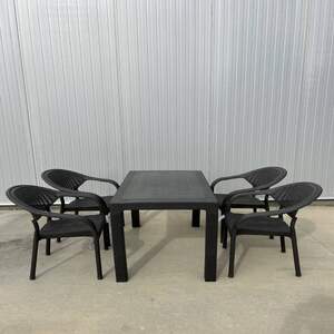 Set-de-grădină-de-înaltă-calitate-cu-masă-de-70-pe-120-cm-și-4-scaune-ovale-în-4-culori-disponibile