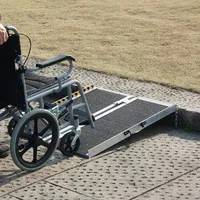 Rampă-compactă-pliabilă-pentru-scaune-cu-rotile-91-5-cm-capacitate-362-kg-din-aluminiu