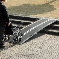 Rampă-pliabilă-extinsă-pentru-scaune-cu-rotile-3-05-m-capacitate-362-kg-din-aluminiu