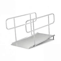 Rampă-din-aluminiu-pentru-scaune-cu-rotile-cu-balustrade-1806-830-mm-picioare-reglabile-până-la-453-6-kg