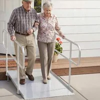 Rampă-din-aluminiu-pentru-scaune-cu-rotile-cu-balustrade-1806-830-mm-picioare-reglabile-până-la-453-6-kg
