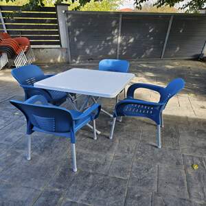 Set-masă-cu-4-scaune-EYFELs