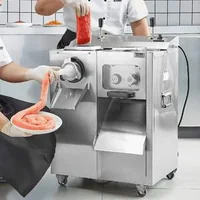 Mașină-de-tocat-carne-electrică-profesională-6-3-kg-min-cu-accesorii-pentru-cârnați-și-feliere