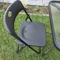 Masă-de-grădină-pătrată-cu-sticlă-2-scaune-pliabile-60-cm-set-elegant-și-practic-pentru-curte-terasă-sau-balcon