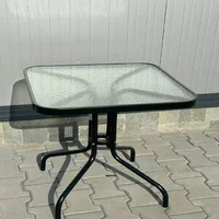 Masă-de-grădină-pătrată-cu-sticlă-mată-transparentă-ø60-cm-2-scaune-pliabile