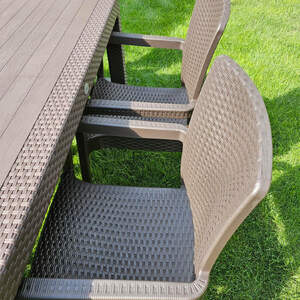 Set-de-mobilier-de-grădină-de-înaltă-calitate-masă-90-90-cm-și-4-scaune-pătrate-disponibil-în-cinci-culori