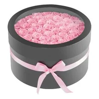 Flori-roz-eterne-50-de-trandafiri-conservați-într-o-cutie-rotundă