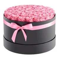 Flori-roz-eterne-50-de-trandafiri-conservați-într-o-cutie-rotundă