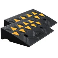 Rampă-de-cauciuc-pentru-bordură-2-bucăți-înălțime-11-cm-capacitate-15000-kg-structură-grilaj-și-benzi-reflectorizante