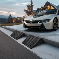 Rampă-pentru-bordură-2-bucăți-înălțime-17-8-cm-capacitate-de-încărcare-3175-kg-din-compozit-cauciuc-plastic-cu-canal-de-drenaj-pentru-autoturisme-și-remorci