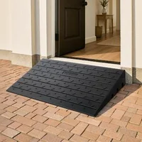 Rampă-din-cauciuc-pentru-prag-înălțime-6-5-cm-cu-3-canale-pentru-cabluri-capacitate-1000-kg-pentru-scaun-rulant-și-scuter