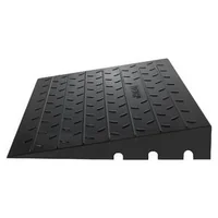 Rampă-de-cauciuc-pentru-prag-cu-înălțime-de-7-5-cm-și-3-canale-pentru-cabluri-capacitate-1000-kg-pentru-scaun-cu-rotile-și-scuter