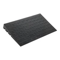 Rampă-de-cauciuc-pentru-prag-cu-înălțime-de-7-5-cm-și-3-canale-pentru-cabluri-capacitate-1000-kg-pentru-scaun-cu-rotile-și-scuter