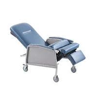 Fotoliu-geriatric-cu-3-poziții-de-înclinare-ridicarea-picioarelor-masă-mobilă-și-4-roți-capacitate-de-încărcare-113-kg-107-x-66-x-120-cm