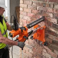 Mașină-diamantată-pentru-carotare-până-la-200-mm-1500-W-2-viteze-1000-2300-rpm-2-în-1-manuală-și-pe-stativ-4-burghie-carote